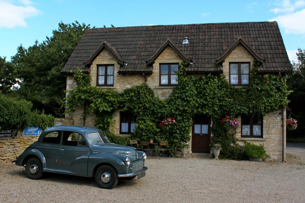 Fosse Farmhouse Holiday Cottages 치펜햄 외부 사진