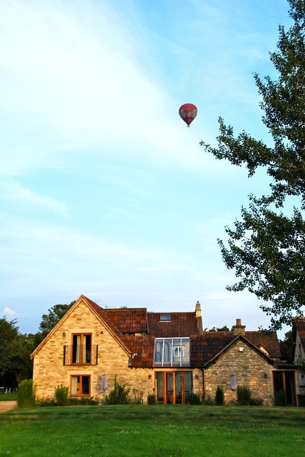 Fosse Farmhouse Holiday Cottages 치펜햄 외부 사진